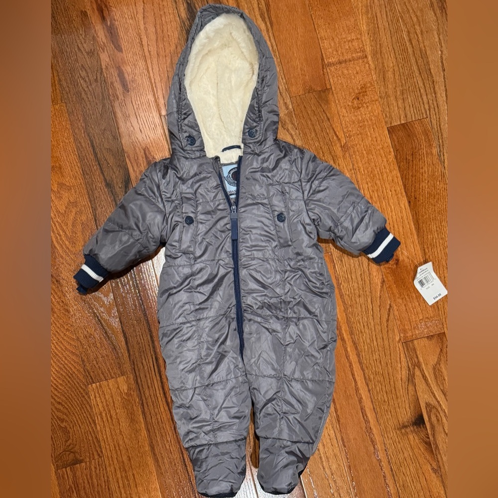 NWT* Urban Republic Charcoal Gray Faux Fur Zip Snowsuit Onesie size: 6 months